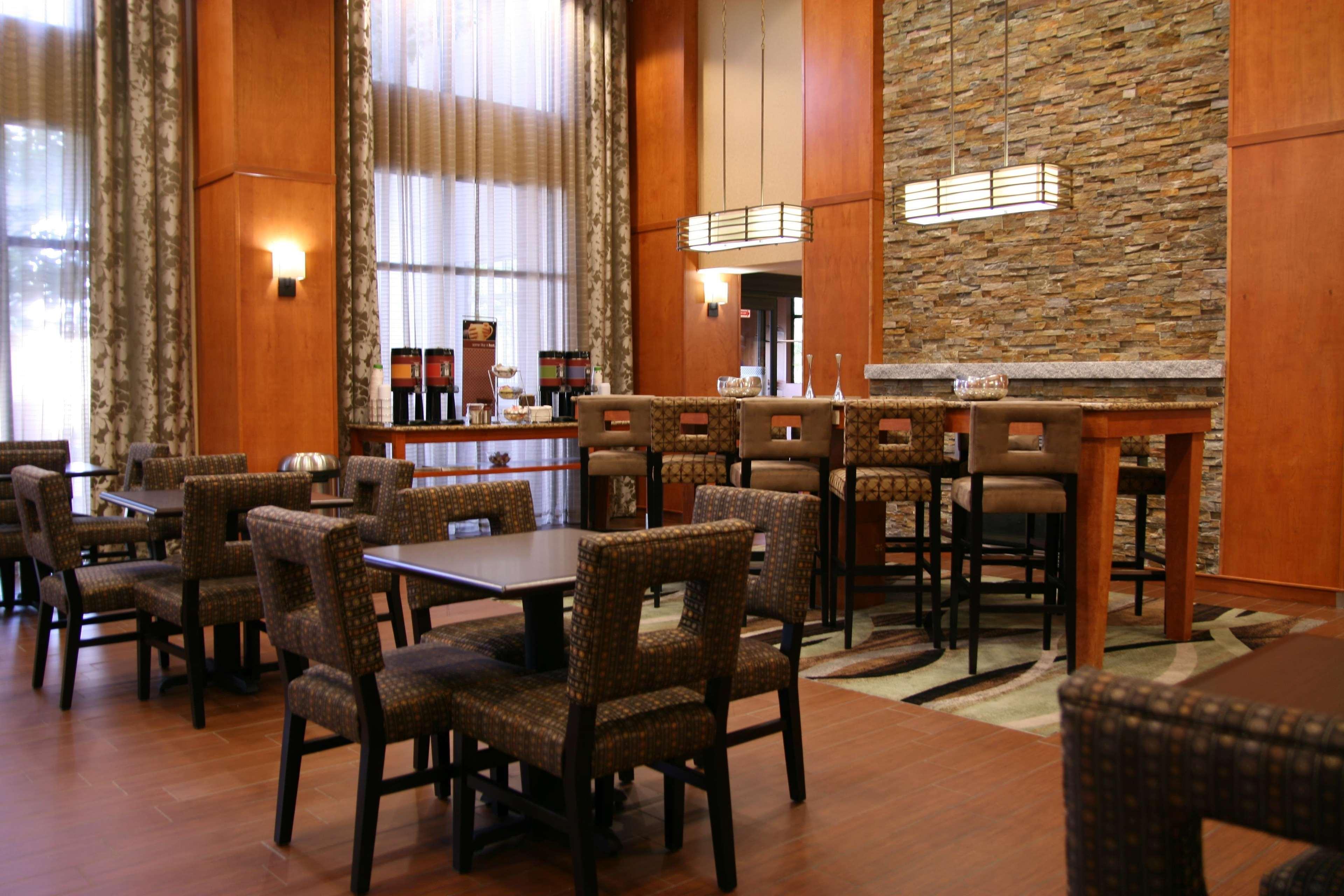 Hampton Inn & Suites By Hilton Manchester Bedford Zewnętrze zdjęcie