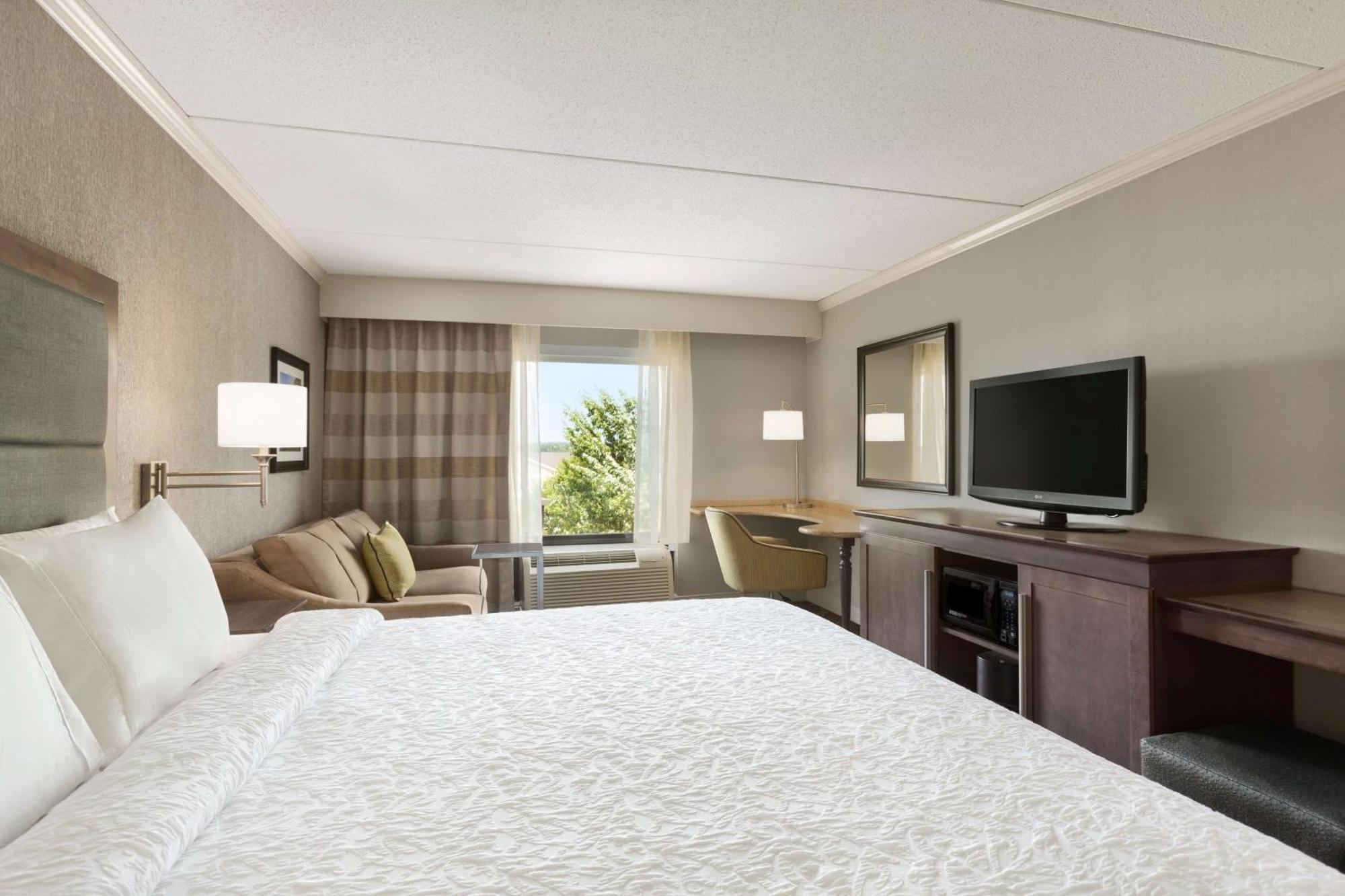 Hampton Inn & Suites By Hilton Manchester Bedford Zewnętrze zdjęcie