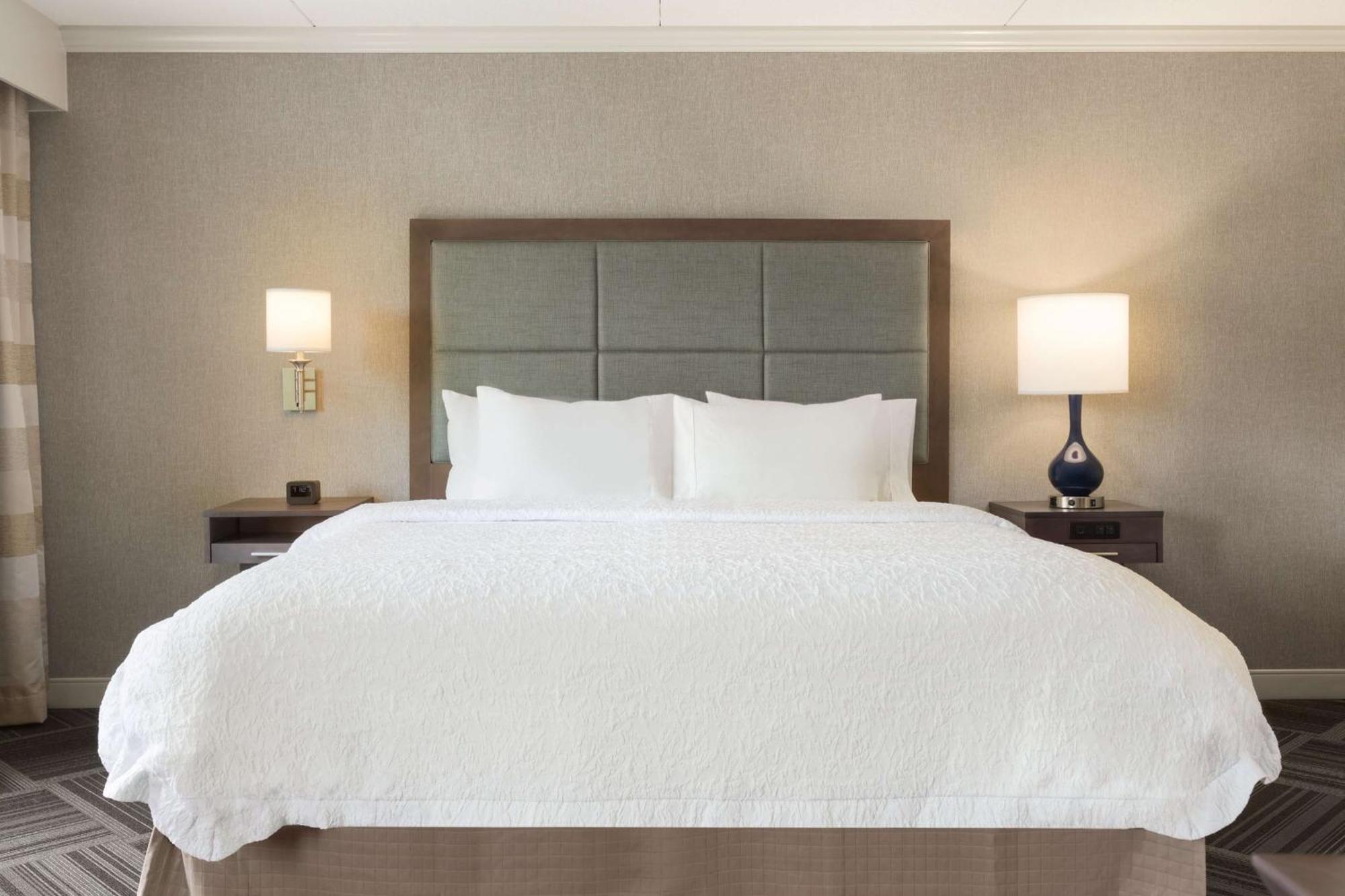 Hampton Inn & Suites By Hilton Manchester Bedford Zewnętrze zdjęcie