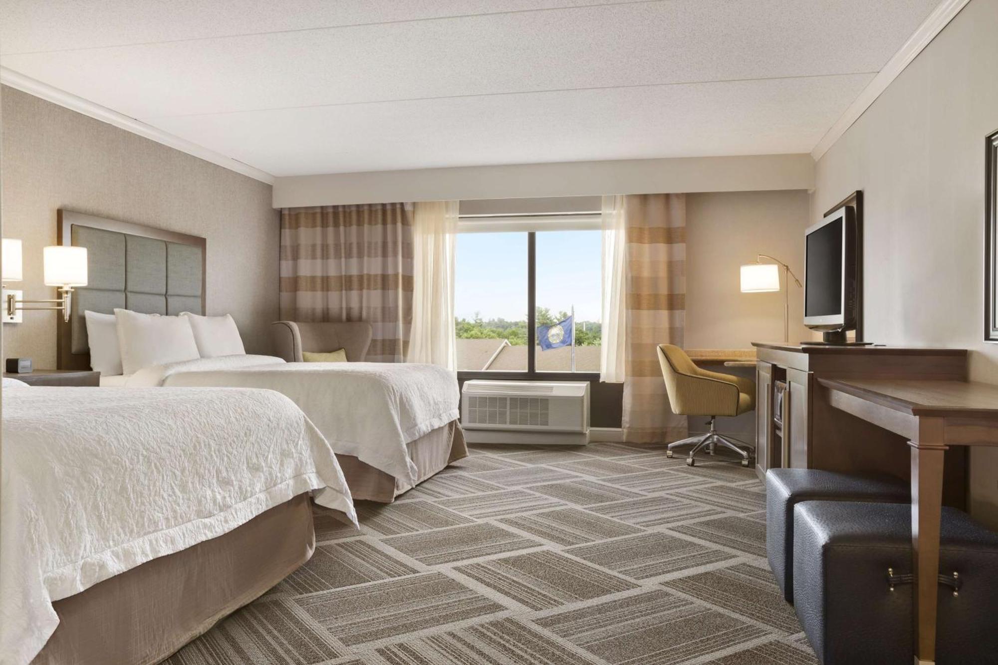 Hampton Inn & Suites By Hilton Manchester Bedford Zewnętrze zdjęcie