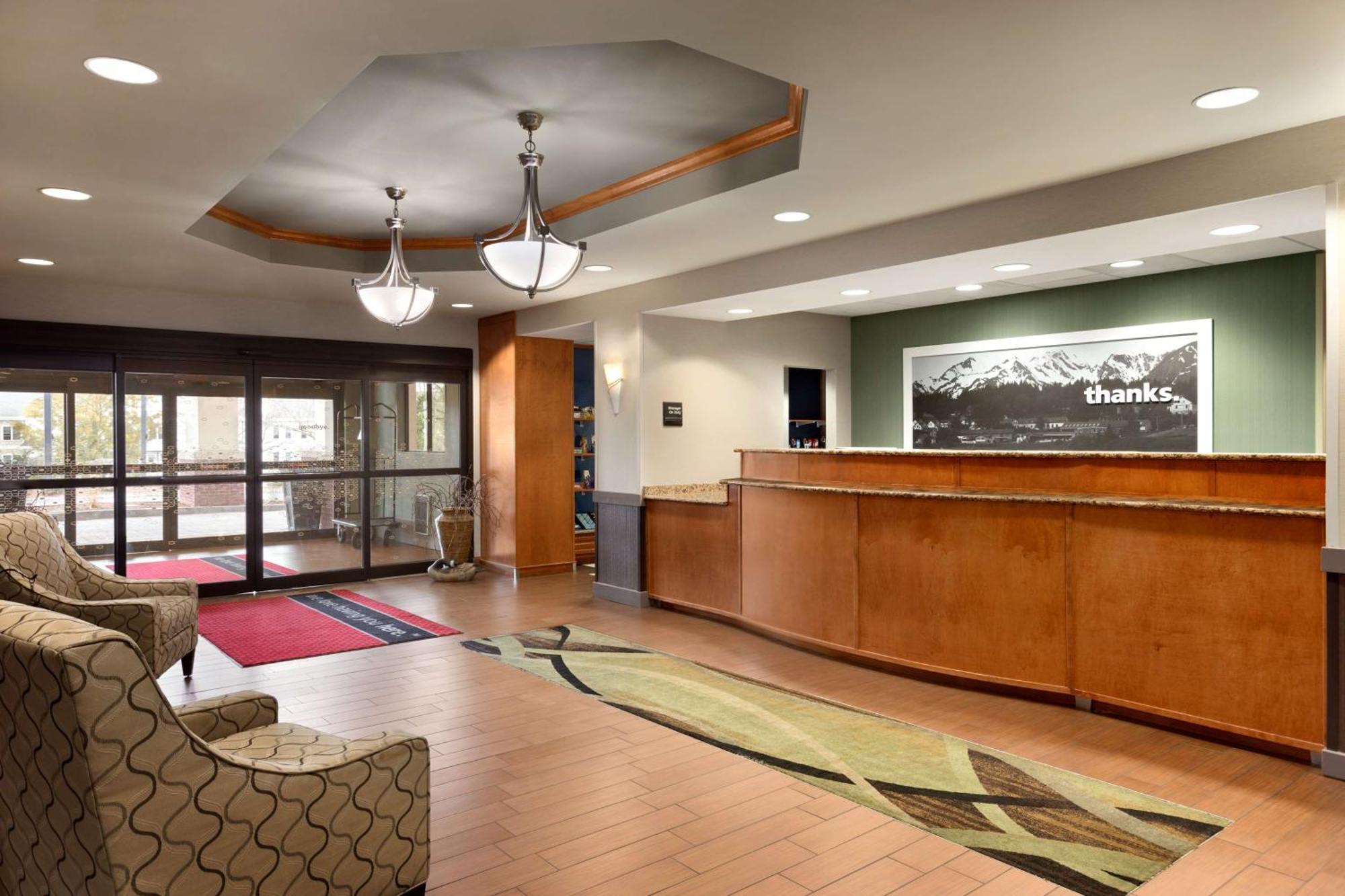 Hampton Inn & Suites By Hilton Manchester Bedford Zewnętrze zdjęcie