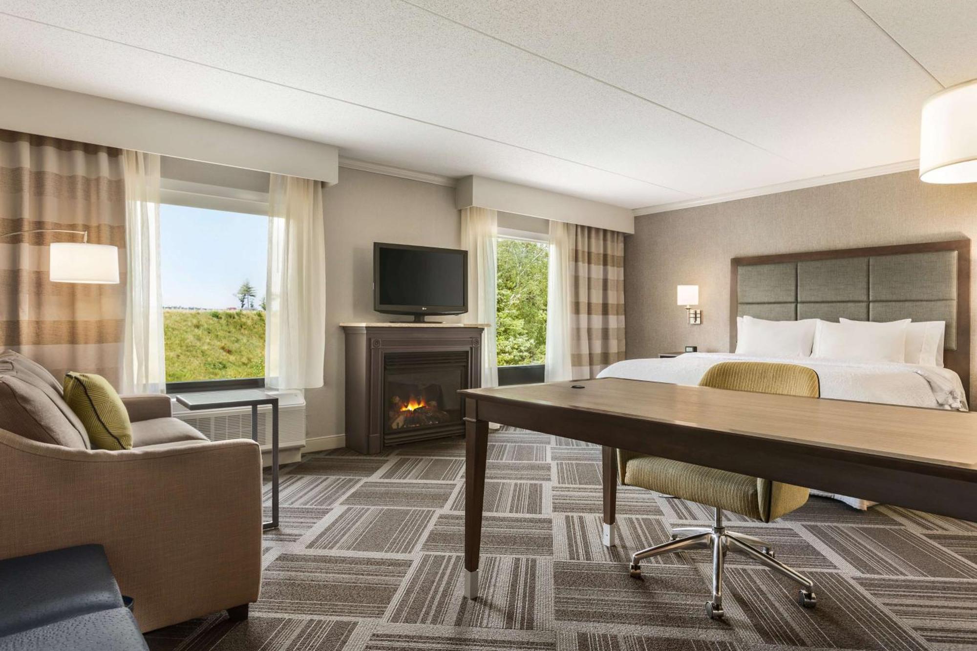 Hampton Inn & Suites By Hilton Manchester Bedford Zewnętrze zdjęcie