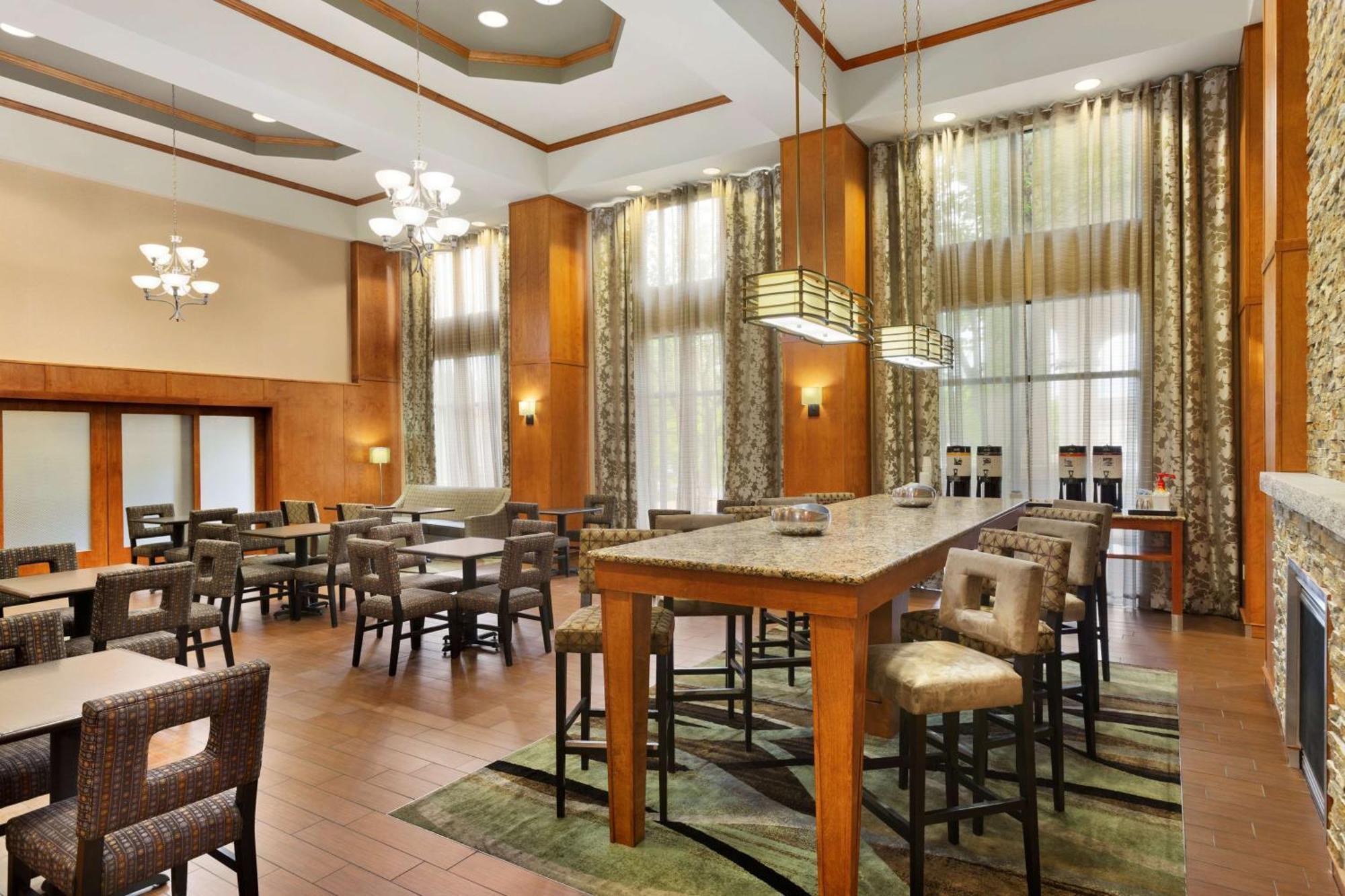 Hampton Inn & Suites By Hilton Manchester Bedford Zewnętrze zdjęcie