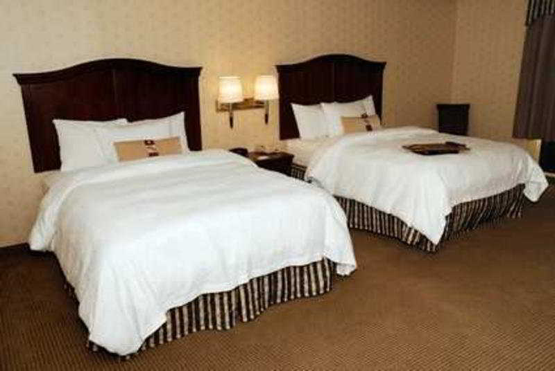 Hampton Inn & Suites By Hilton Manchester Bedford Zewnętrze zdjęcie