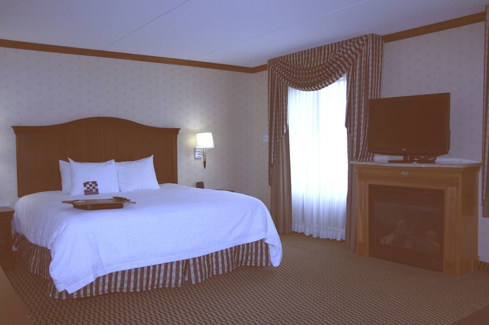 Hampton Inn & Suites By Hilton Manchester Bedford Zewnętrze zdjęcie