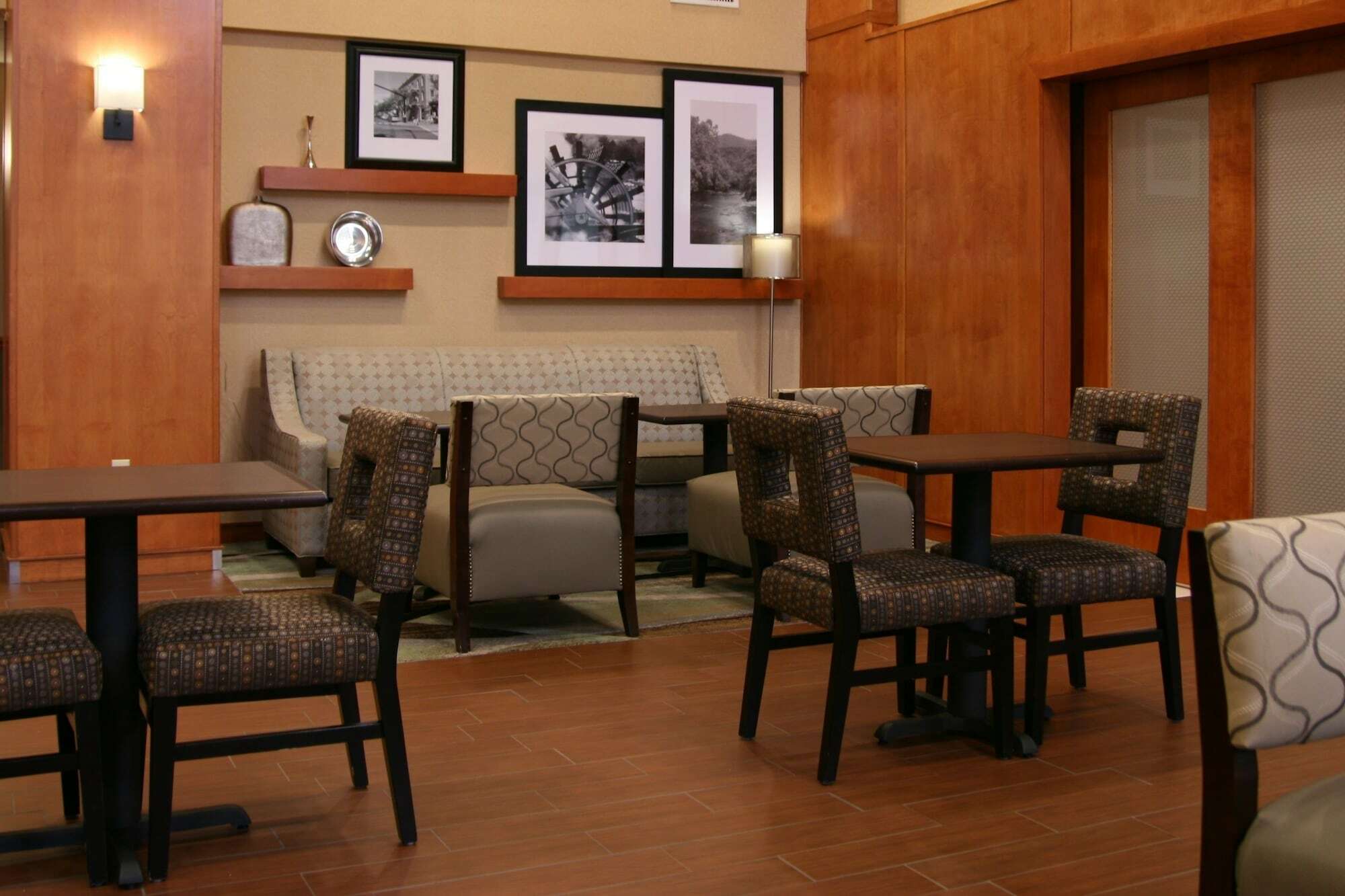 Hampton Inn & Suites By Hilton Manchester Bedford Zewnętrze zdjęcie