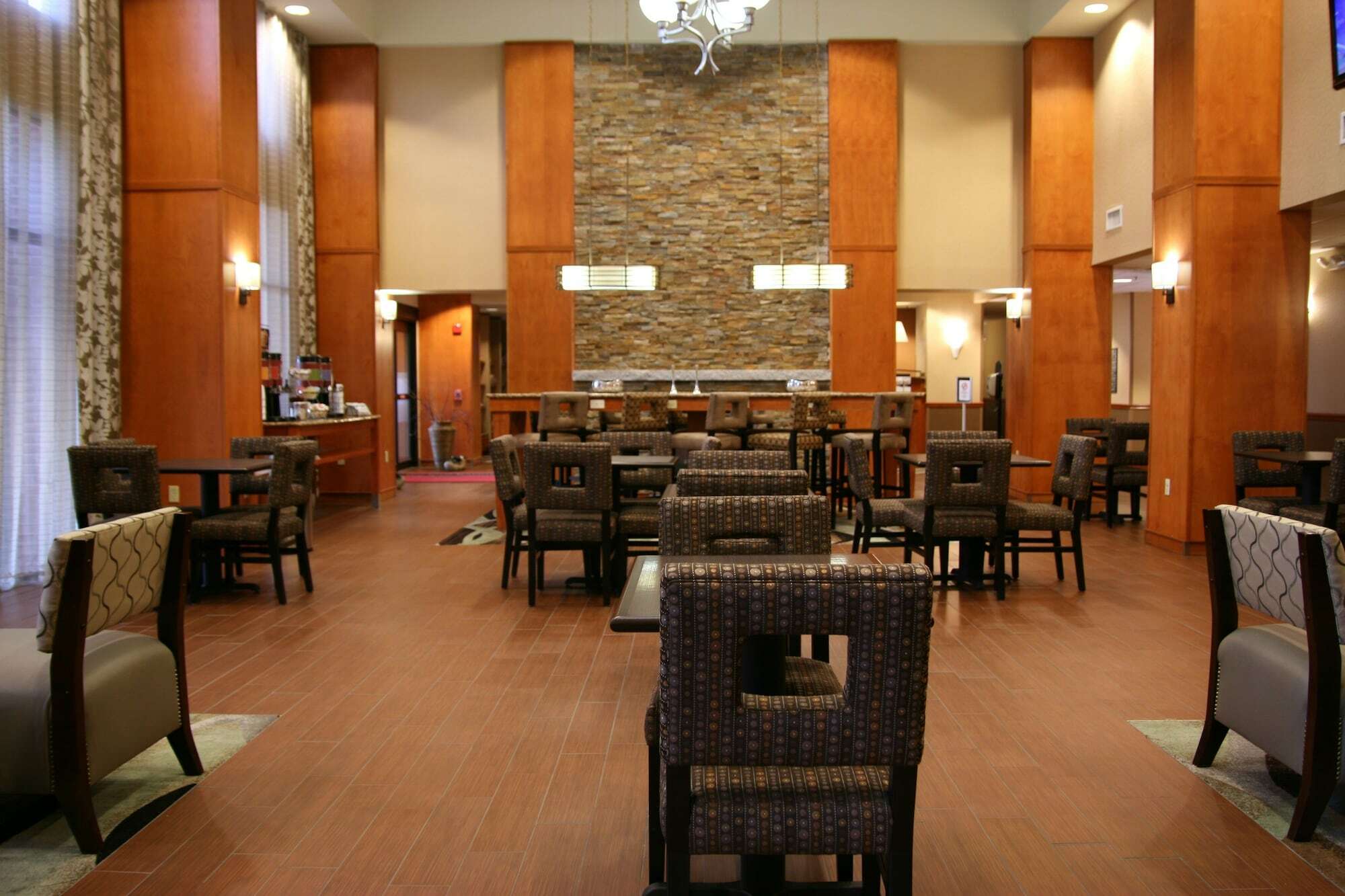 Hampton Inn & Suites By Hilton Manchester Bedford Zewnętrze zdjęcie