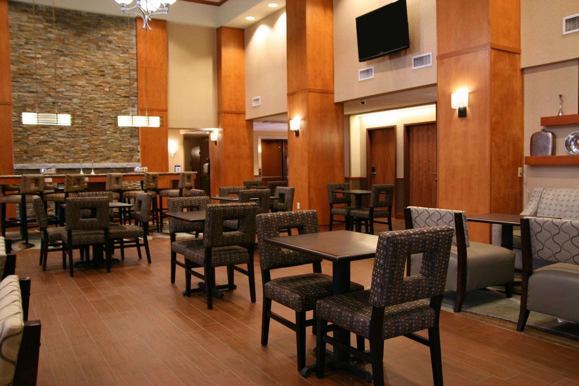 Hampton Inn & Suites By Hilton Manchester Bedford Zewnętrze zdjęcie